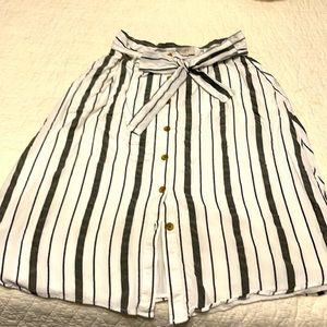 LOFT outlet midi length skirt. Black/white.  Size 12
